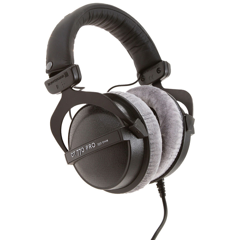 noise cancelling headphones for podcasting